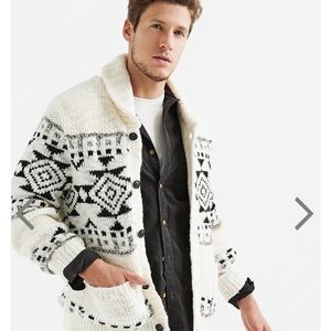 Sherpa Lined Sawtooth Shawl